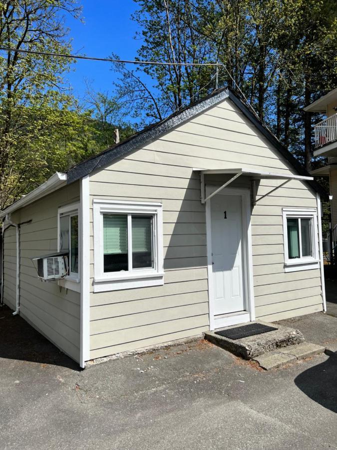 Lake Errock Motel Harrison Mills Екстер'єр фото